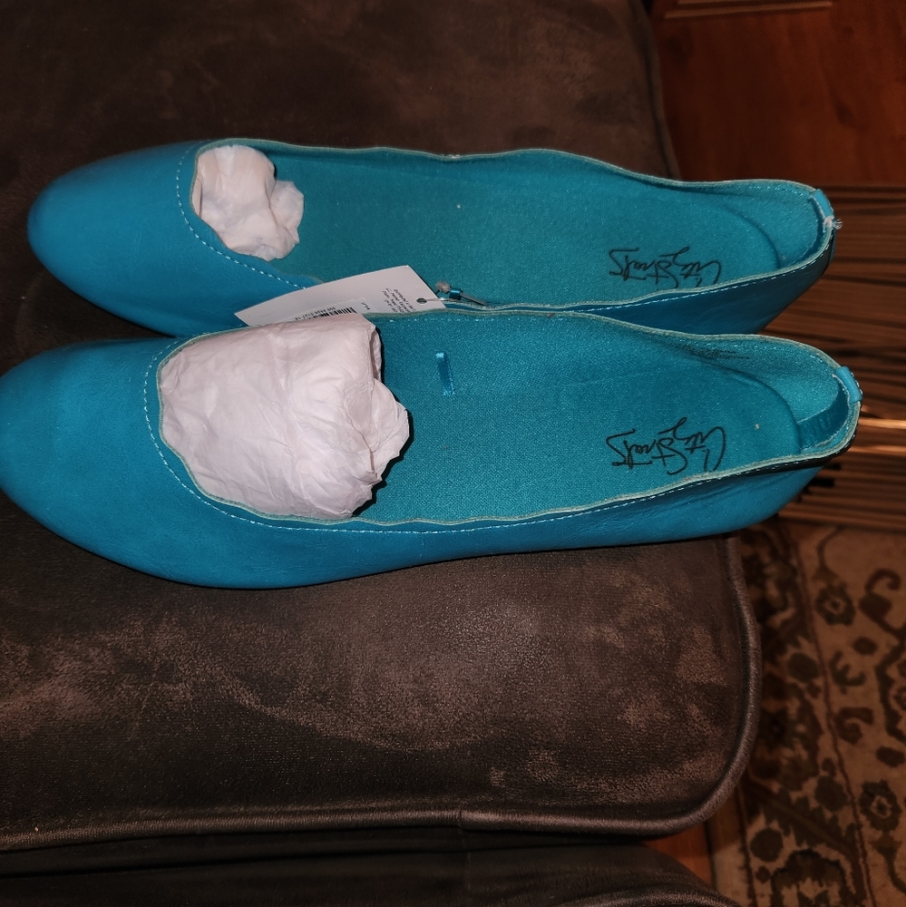 Turquoise blue baby doll flats. - Picture 2 of 6